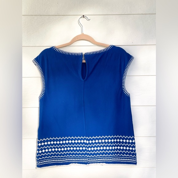 Banana Republic blue top with white embroidered detailing. Size small - Picture 5 of 6